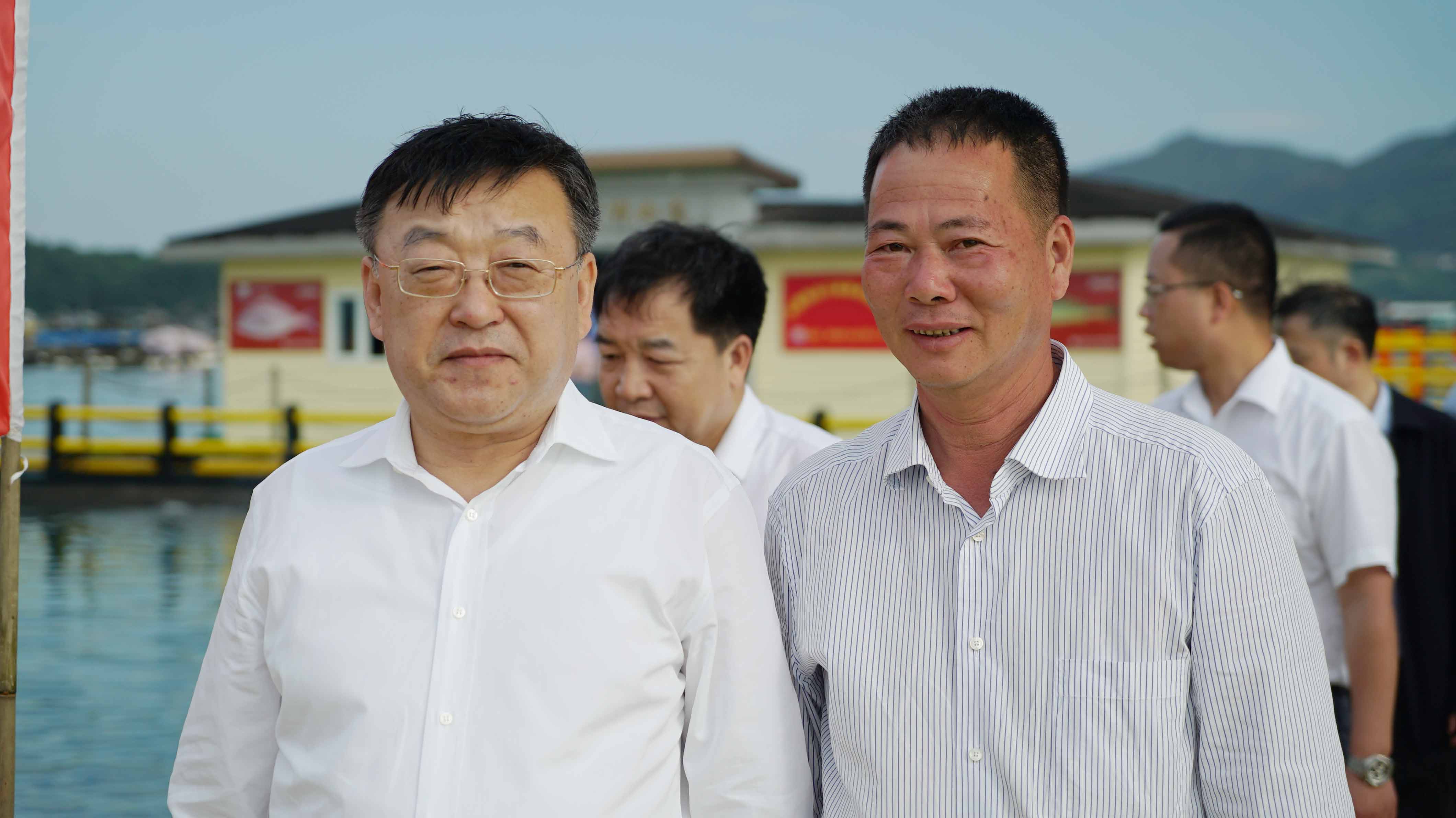 省長唐登杰蒞臨我司“深水抗風浪塑膠環(huán)保網(wǎng)箱”養(yǎng)殖基地視察